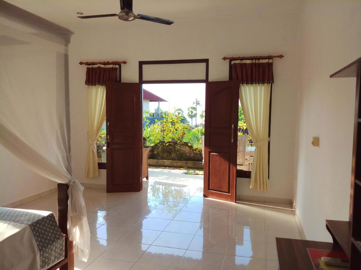 Rumah Wayans Lipah Amed Exterior foto